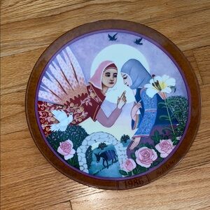 Decorative Plate with Artistic Design